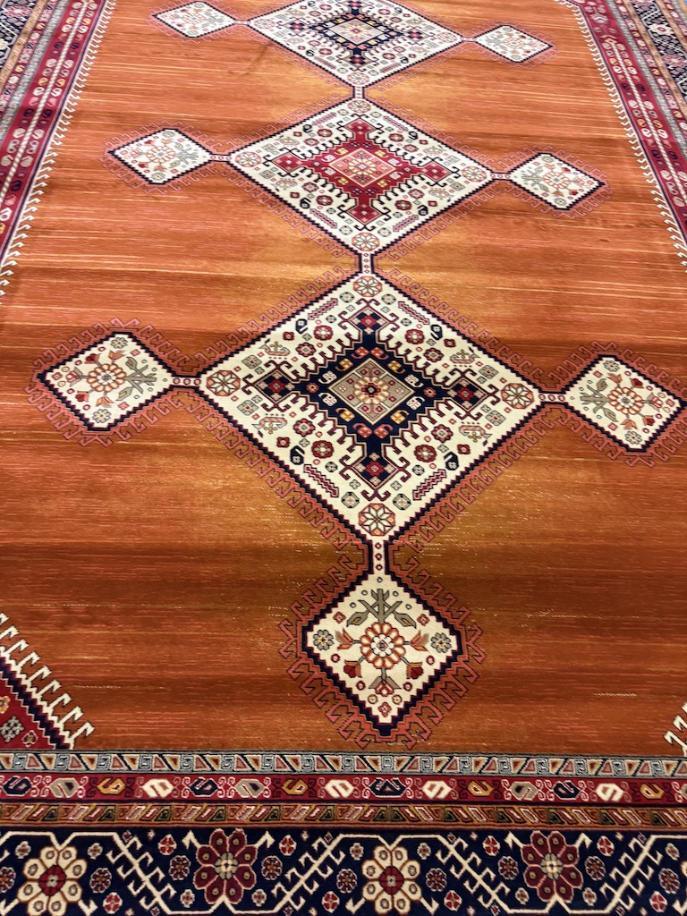 Code 9318 Persian Shiraz Tribal Design 350x250cm Machine Made - Image 4